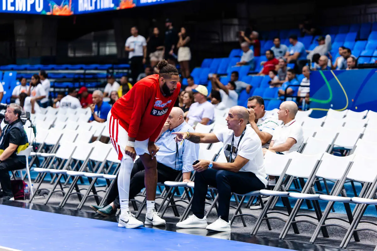 盖帽的两双, 他在防守端 盖帽的两双, 他在防守端